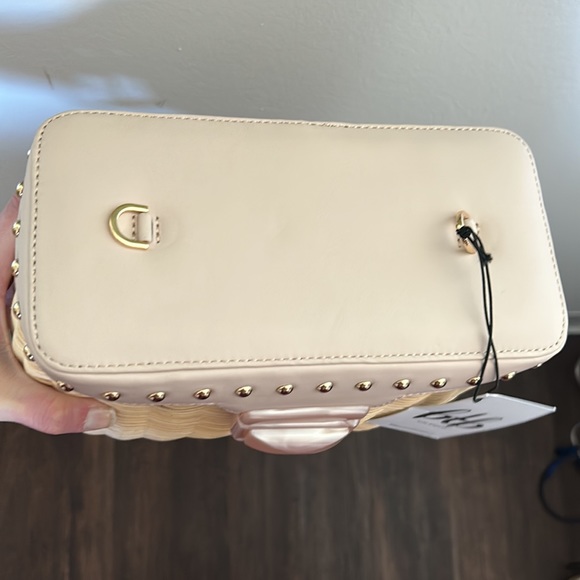 BTB Los Angeles Mason Crossbody in Pink - Picture 4 of 13